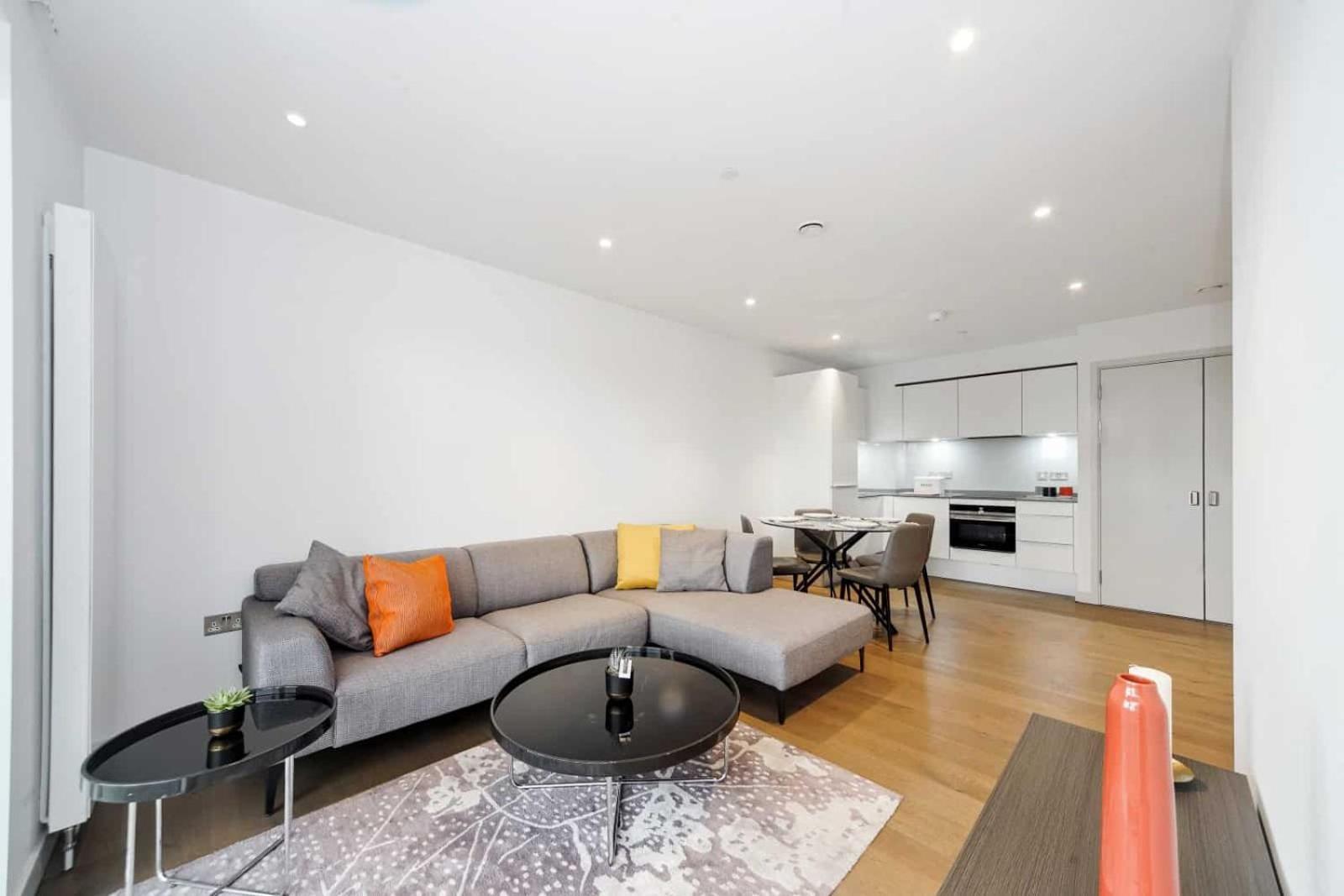 Luxury Modern Flat In Apartment